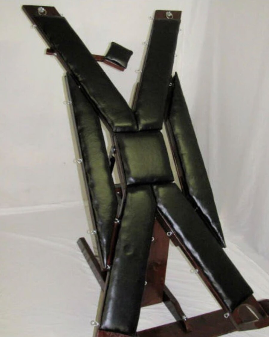 Deluxe Movable One piece Dungeon With Armrests